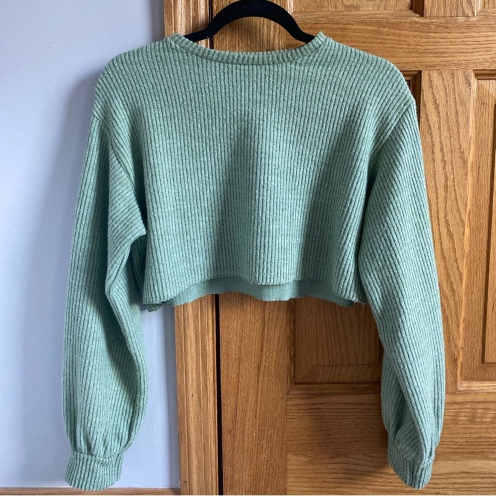 Bershka Sage Green Cropped Ribbed Sweater